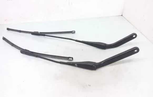 BMW 1 E81 E87 Front wiper blade arm 7169974 7169973