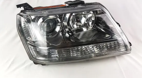 Suzuki Grand Vitara II Headlight/headlamp 10059079