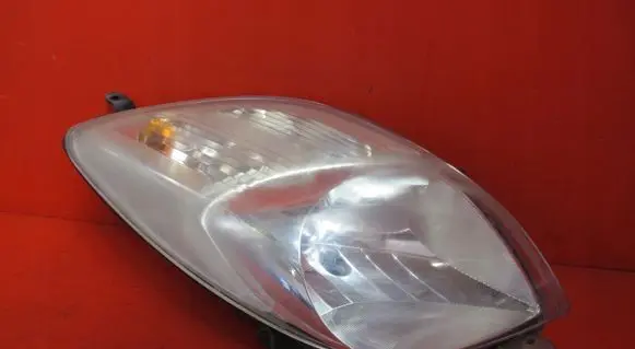 Toyota Yaris Headlight/headlamp 811100D120