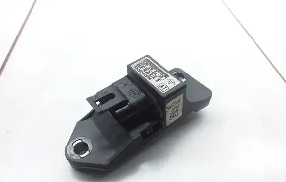 Renault Scenic I Airbag deployment crash/impact sensor 8200082994 550895400