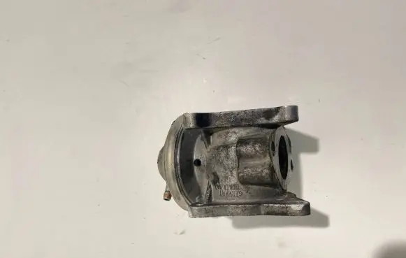 Volkswagen Golf V EGR valve 038129637D