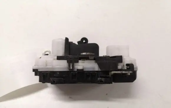 Peugeot 607 Front door lock