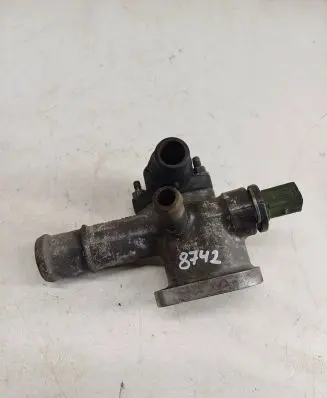 Volkswagen PASSAT B5.5 Engine coolant pipe/hose 038121133A