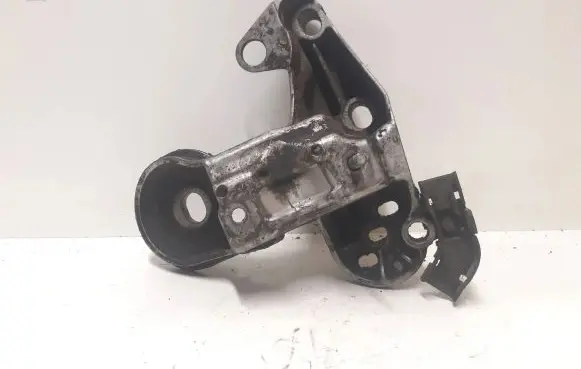 Audi A4 S4 B6 8E 8H Engine mounting bracket 8E0199352F