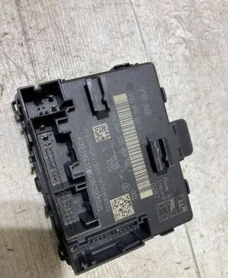 Audi A3 S3 8V Door control unit/module 5Q0959592F