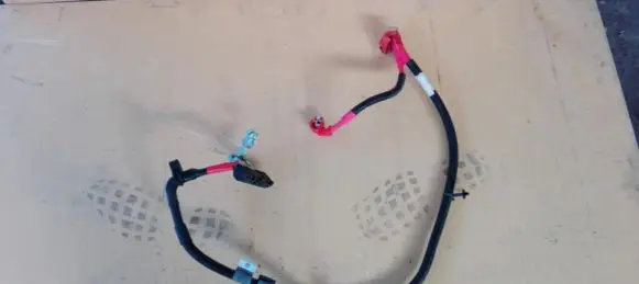 Land Rover Discovery 4 - LR4 Positive cable (battery)