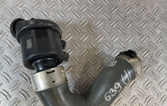 Mercedes-Benz Vito Viano W639 Turbo air intake inlet pipe/hose A6511400187