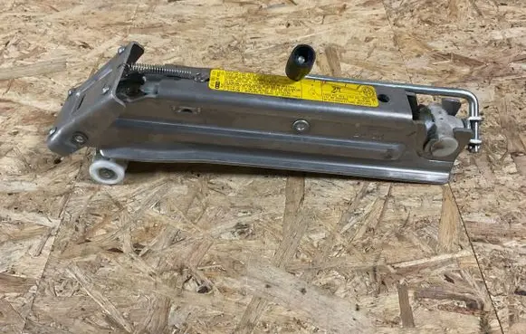 Audi A6 S6 C5 4B Lift Jack 4F0011031