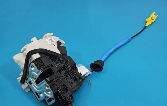 Hyundai Elantra VII Front door lock 81310AA000 IMPRK1565980