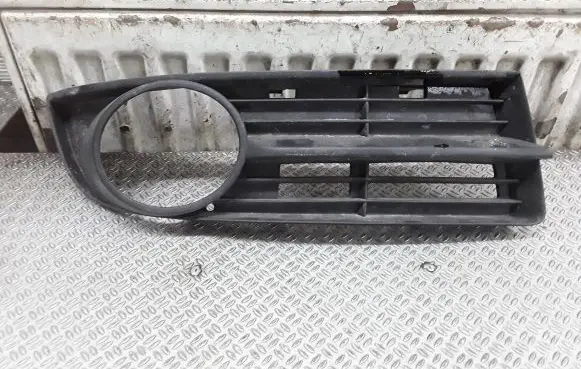 Volkswagen Touran I Front bumper lower grill 1T0853666A