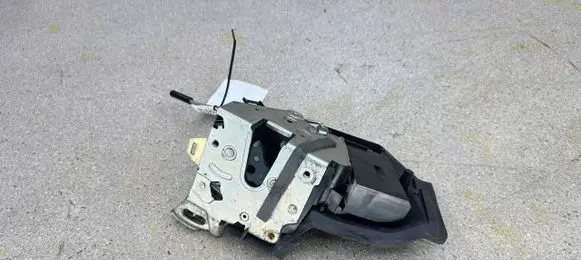 BMW 5 E39 Front door lock 8235104 51218235104 8166250