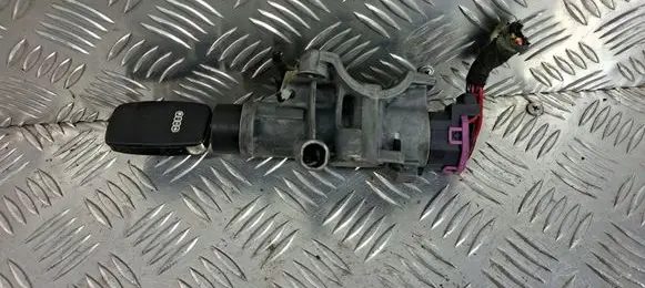 Audi A4 S4 B5 8D Ignition lock 4B0905851B