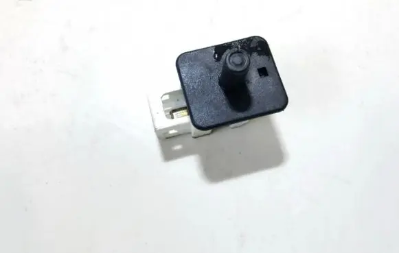 Mercedes-Benz E W211 Front door sensor 2028209410