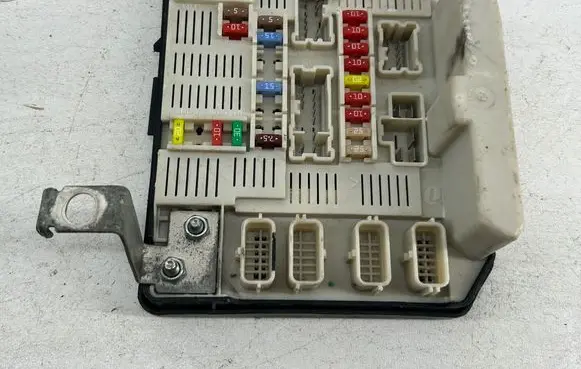 Nissan Qashqai Fuse module 8200481866 6888569424