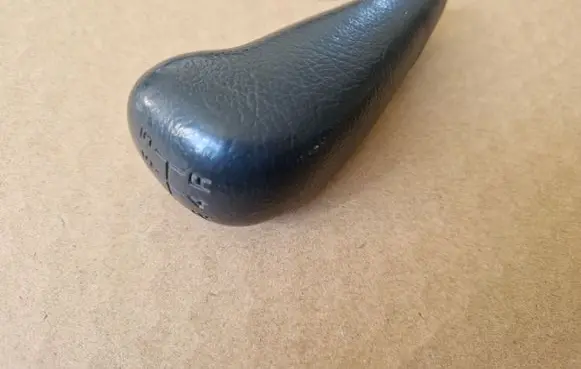 Mitsubishi Pajero Sport I Gear lever shifter trim leather/knob 