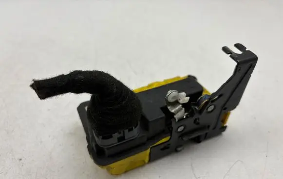 Volvo XC90 Front door lock 30663041