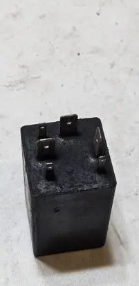 Opel Omega A Fuel pump relay 1238966 90378651 50205001
