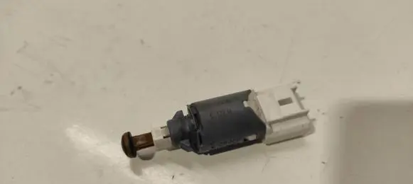 Renault Scenic II - Grand scenic II Brake pedal sensor switch 8200168238B