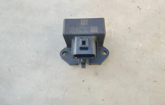 Ford Kuga II Fuel pump relay FU5A9D370KA 11547480 0101K17158122931