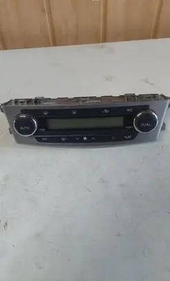 Toyota Avensis T270 Climate control unit 5590005500 E1066662 445L11111011