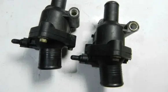 Thermostat/thermostat housing