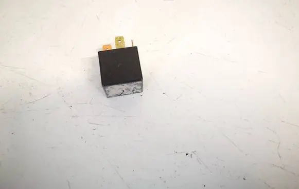 Mazda 3 I Other relay lf6718811 acb35221