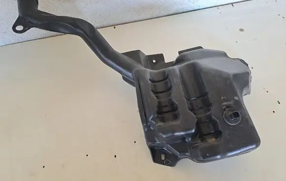 Chevrolet Corvette C7 Windshield washer fluid reservoir/tank 23161671 23161670