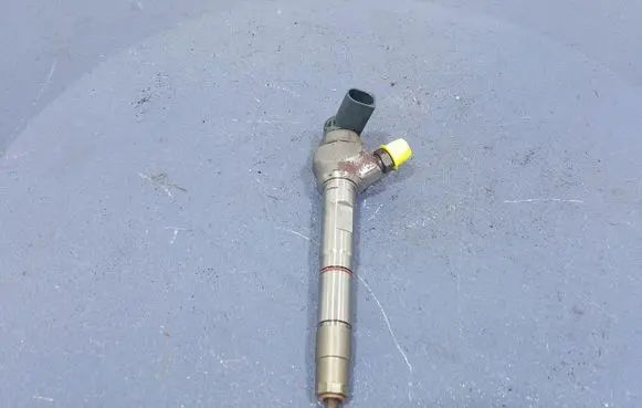 Skoda Octavia Mk3 (5E) Fuel injector 04L130277AC