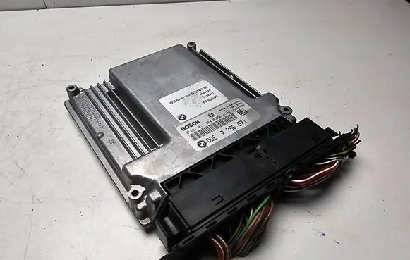 BMW 3 E90 E91 Engine control unit/module 7796571 7798540 0281011564