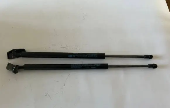 Mitsubishi Pajero Sport II Tailgate strut 5802A727