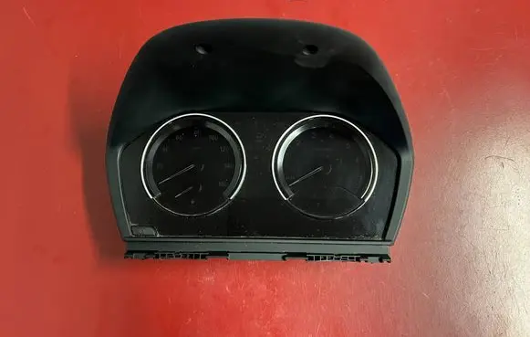 Speedometer (instrument cluster)