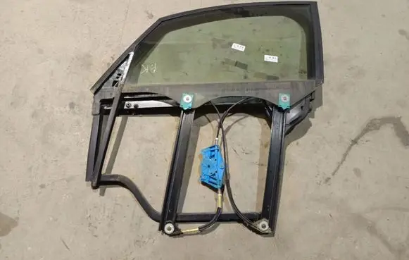 Audi A2 Front door window/glass frame 8Z0837753