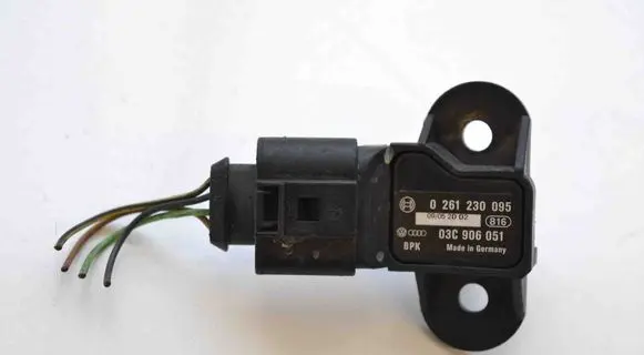 Volkswagen Golf V Air pressure sensor 03C906051