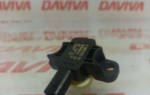 Mercedes-Benz C AMG W204 Airbag deployment crash/impact sensor A1668210351 56054084AA
