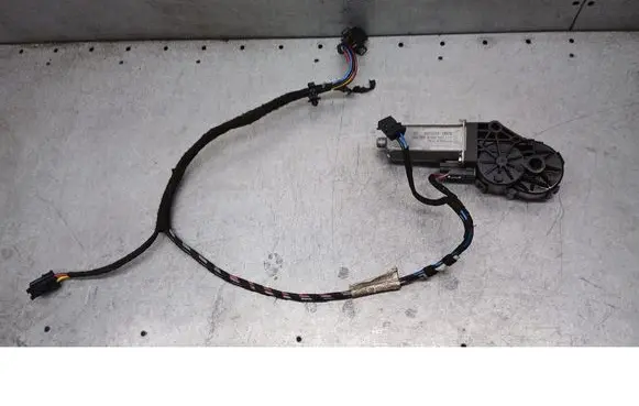 Volkswagen PASSAT B6 Seat adjustment motor 0390203225