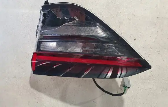 Maserati Levante Tailgate rear/tail lights