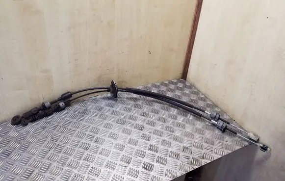 Gear shift cable linkage