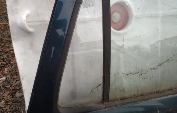 Honda CR-V Rear vent window glass 