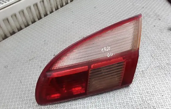 Toyota Avensis T220 Tailgate rear/tail lights