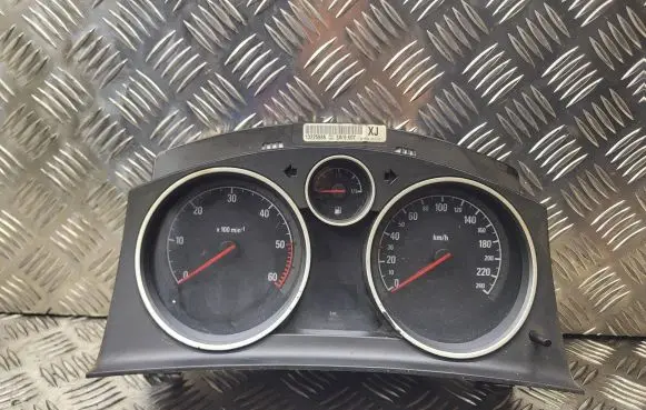 Opel Zafira B Speedometer (instrument cluster) 2AC531643922
