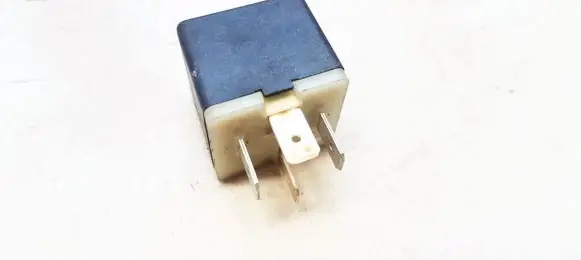 Volkswagen PASSAT B5 Other relay 431951253H