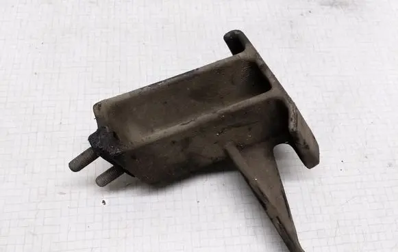 Volvo V70 Engine mounting bracket 074115369