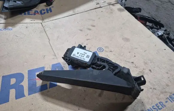 Skoda Octavia Mk2 (1Z) Accelerator throttle pedal 1K1721503AC