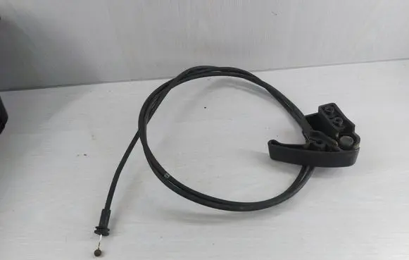 Volkswagen Golf III Engine bonnet (hood) release handle 1H1823533