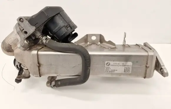 BMW 5 F10 F11 EGR valve cooler 7810751 879264 781075100