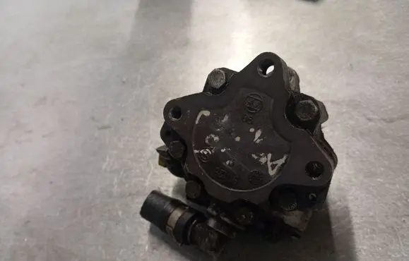 Audi A6 S6 C5 4B Power steering pump 7692955133