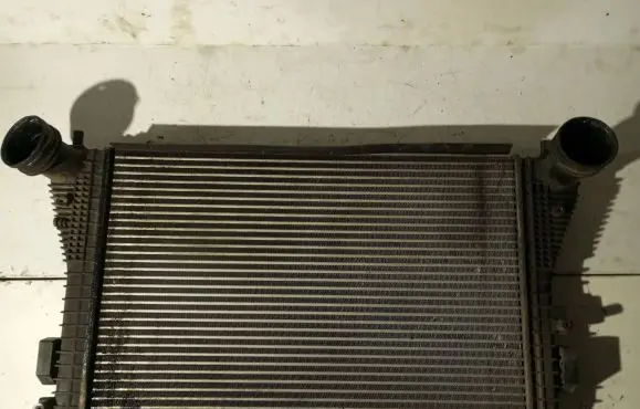 Skoda Octavia Mk2 (1Z) Intercooler radiator 1K0145803E