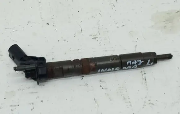 Opel Insignia A Fuel injector 55565209