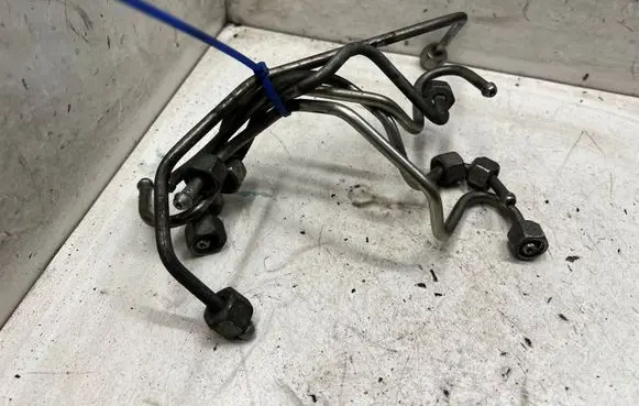 Volvo V50 Fuel injector supply line/pipe 