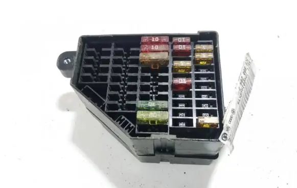 Volkswagen PASSAT B6 Fuse box set 3c0880204d